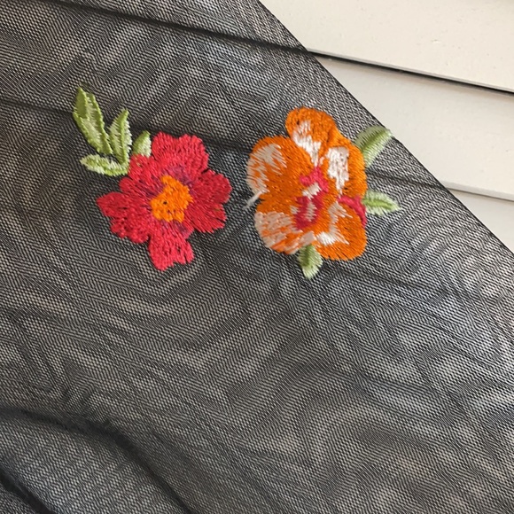 Floral Embroidered Randy Top - Picture 2 of 4